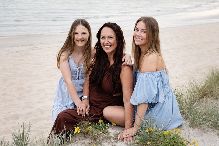 Family beach photo session in Melbourne